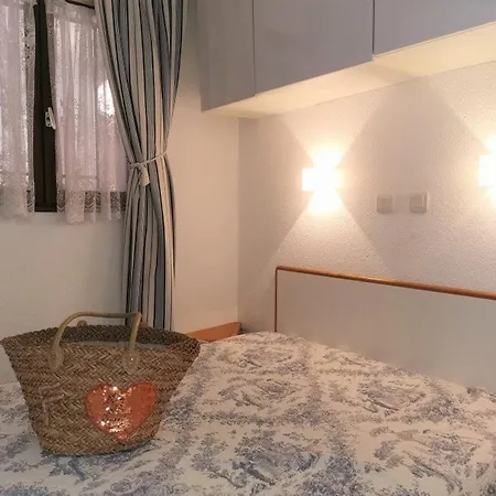 2 Pieces Proche Plage Avec Vue Mer, Clim, Wifi Et Piscines - Fr-1-609-21 *